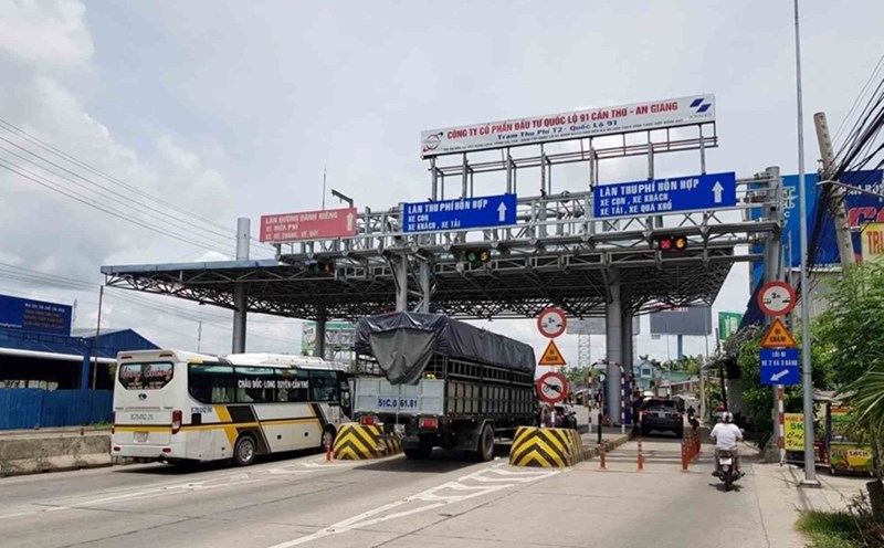 T2 toll station of the BOT project to invest in the construction of the project to renovate and upgrade National Highway 91. Photo: T. Luu