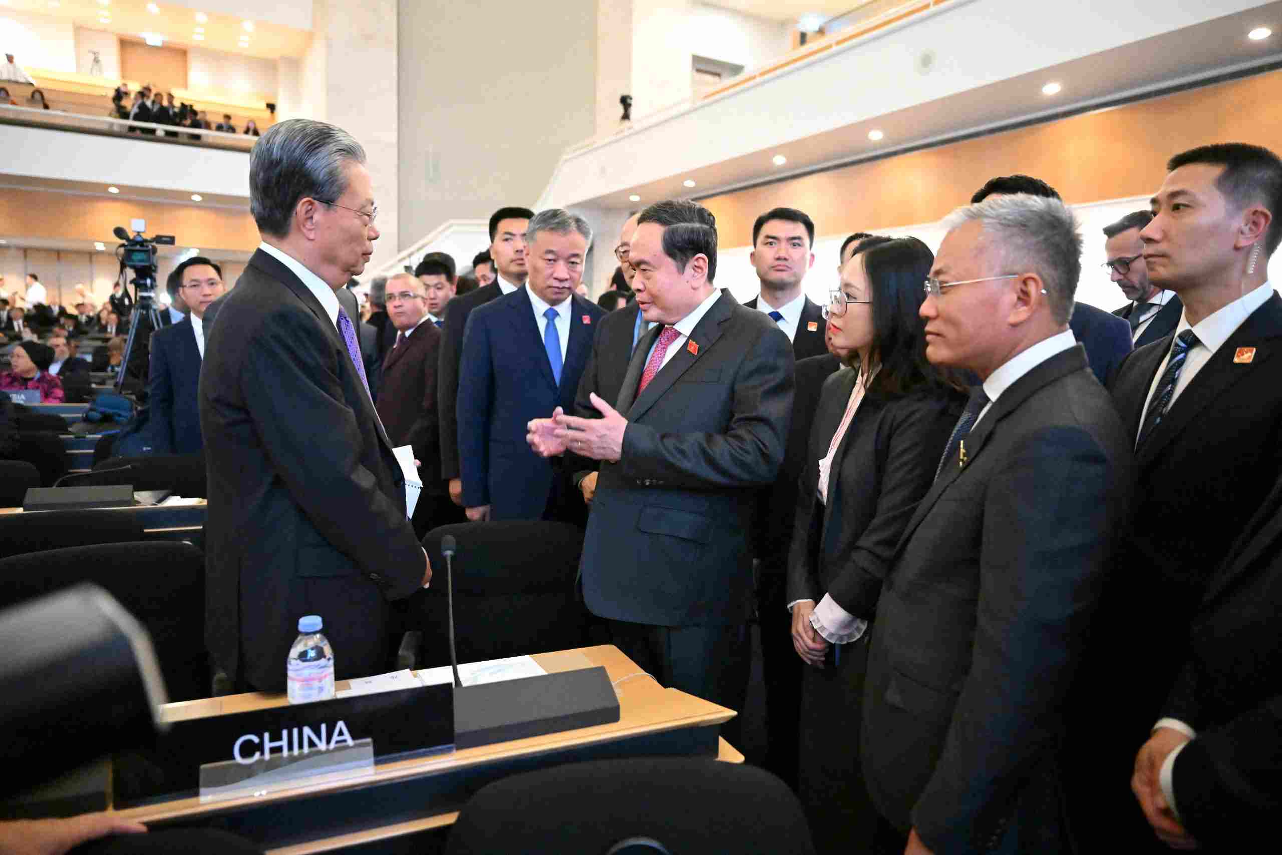 Politburo member and National Assembly Chairman Tran Thanh Man met with heads of delegations of countries on the occasion of attending the 6th Conference of World National Assembly Chairmen in Switzerland. Photo: Quochoi.vn