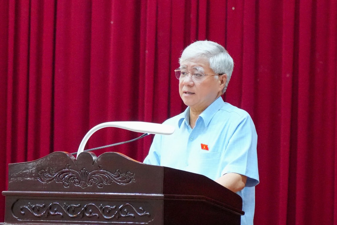 Sr. Do Van Chien - Miembro del Politburo, Secretario del Comite Central del Partido, Presidente del Comite Central del Frente de Paternas de Vietnam, hablo en la reunion con los votantes. Foto: Bac Vu