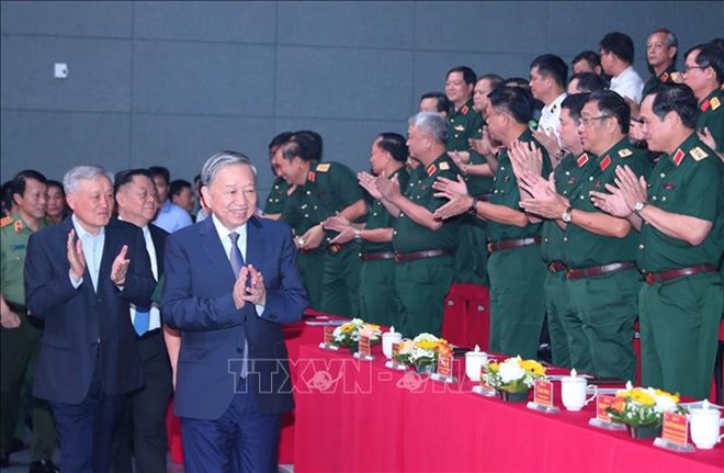 Tổng Bí thư Tô Lâm dự giao lưu nghệ thuật Khắc ghi lời Bác - vang nhịp quân hành