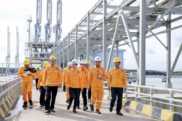 Lanh dao PV GAS tiep doan cong tac cua cac cap co tham quyen tham va lam viec tai Kho cang Thi Vai