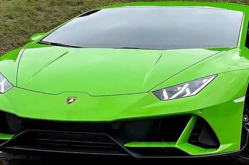 600마력 이상의 람보르기니 우라칸 슈퍼카가 사고를 당해 디오고 조타 형제가 사망했습니다. 비디오 캡처 사진