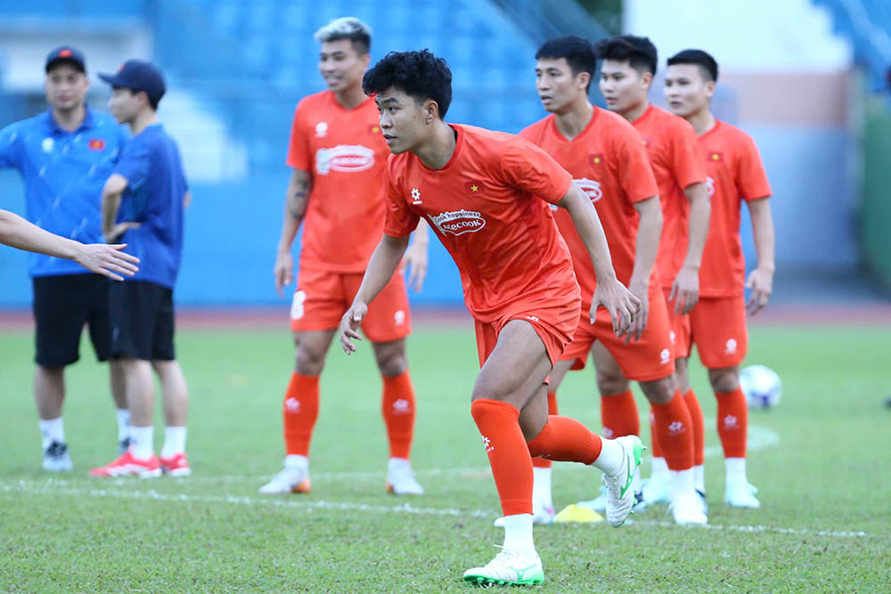 Trung ve Pham Ly Duc tung duoc trao co hoi tap trung cung doi tuyen Viet Nam. Anh: Thanh Vu
