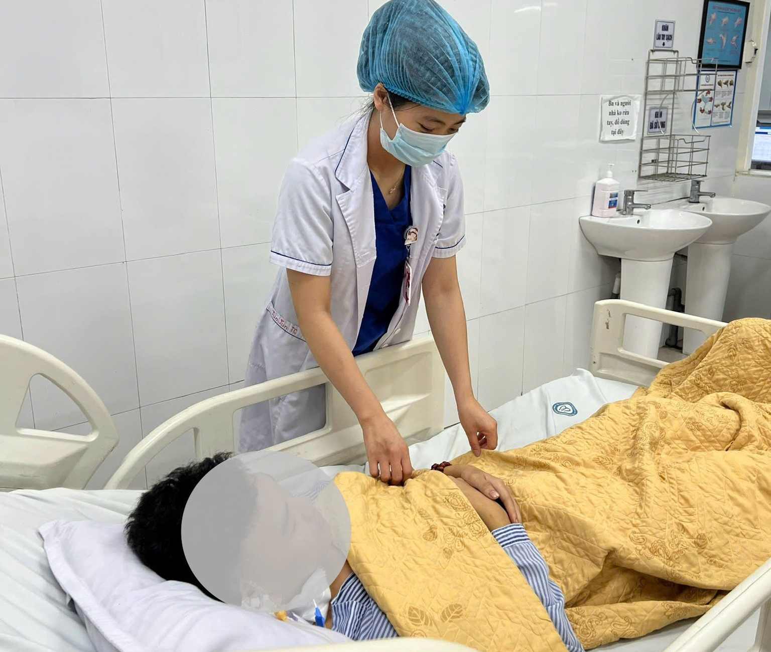 Caring for diabetic patients at the Central Endocrinology Hospital. Photo: BVCC