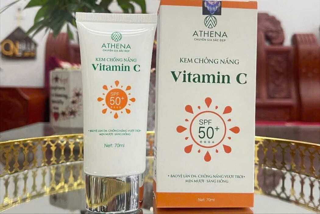 Sản phẩm kem chống nắng giả của Công ty ATHENA. Ảnh: Công an tỉnh Phú Thọ.