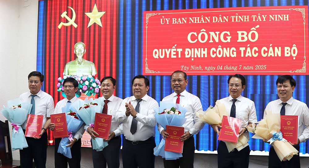 Tay Ninh성 경제 구역 관리 위원회 설립. 사진: Tay Ninh 전자 정보 포털