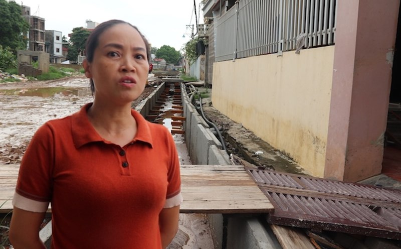 The sewer is one meter higher than the house, so people in Hanoi are temporarily moving.