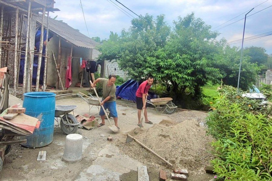 Noi lo vat lieu xay dung tang gia. Anh: Xuan Nghiep.