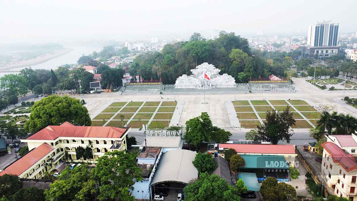 Muchas instalaciones y casas publicas en la provincia de Tuyen Quang se utilizan para organizar alojamiento para funcionarios y funcionarios despues de la fusion. Foto: Viet Bac.