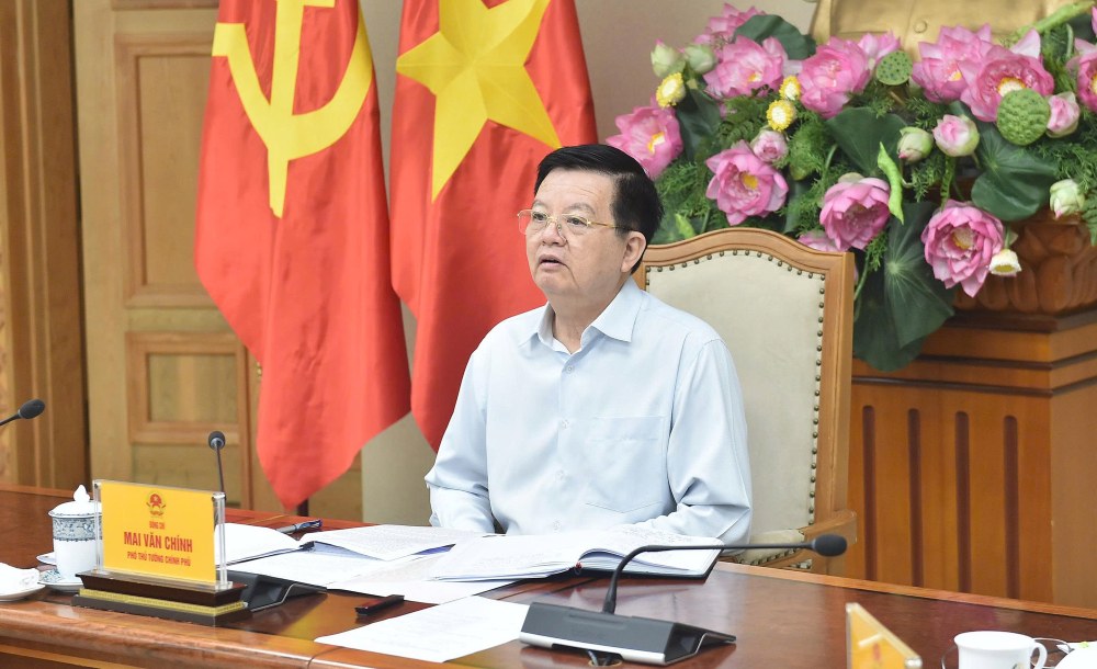 마이 반 찐 부총리가 국경일 80주년 국가 성과 전시회 조직 자금 준비에 관한 회의를 주재하고 있습니다. 사진: VGP