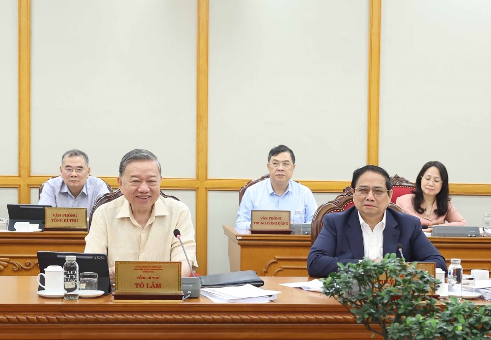 또 람 총비서는 전문 간부가 부족한 특별 구역의 코뮌 및 구역에 대한 간부 강화를 요청했습니다. 사진: TTXVN