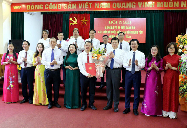 Cong bo nhan su, to chuc bo may MTTQ Viet Nam tinh Hung Yen nhiem ky 2020–2025. Anh: