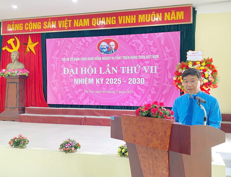 M. Nguyen Ha Xuyen - Secretaire de la cellule du syndicat de l'agriculture et du developpement rural du Vietnam president du syndicat vietnamien de l'agriculture et de l'environnement s'exprime lors de l'assemblee generale. Photo : Hoang Long