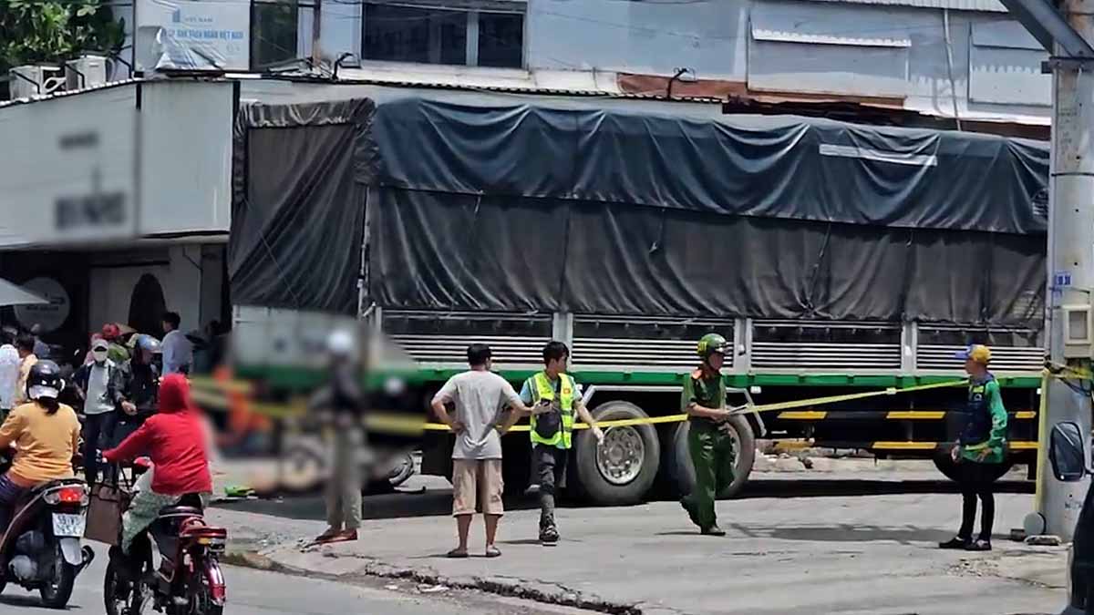 Identification de la femme decedee apres une collision avec un camion dans le quartier de Tan Thoi Hiep Ho Chi Minh-Ville. Photo : Minh Tam