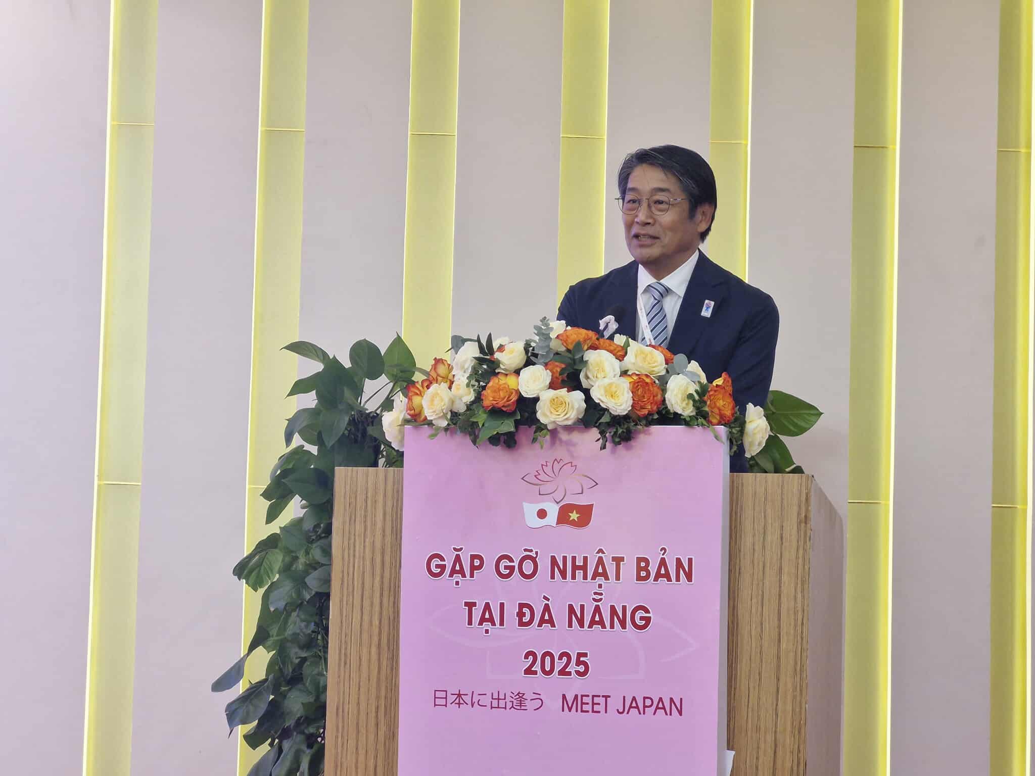 L'ambassadeur extraordinaire et plenipotentiaire du Japon au Vietnam Ito Naoki s'exprime lors de la conference. Photo : Lan Nhi
