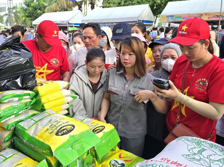 L'organisation syndicale de Ho Chi Minh-Ville donne toujours la priorite a la protection et a la prise en charge des membres du syndicat et des travailleurs. Photo : Nam Duong