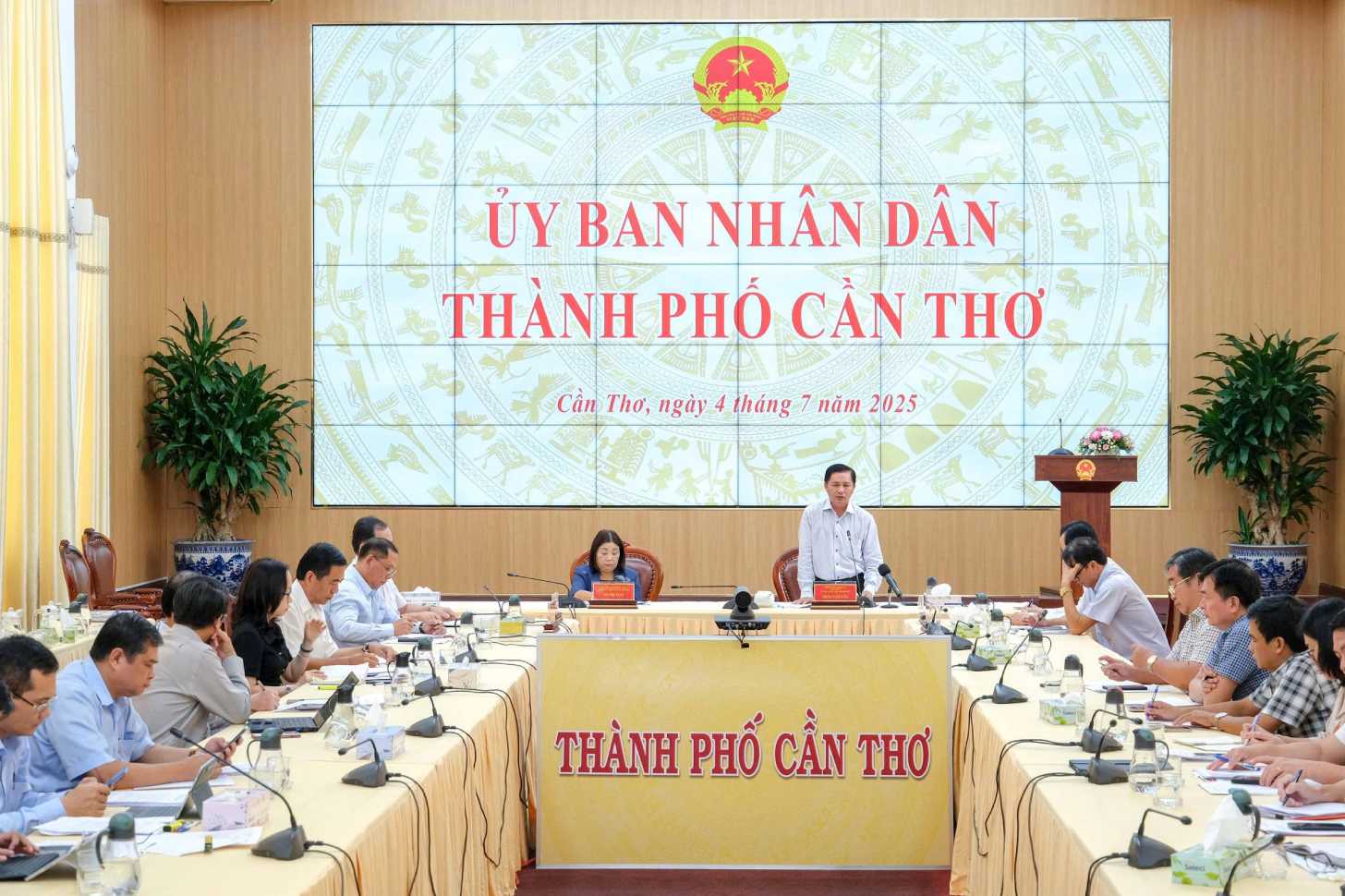 Quang canh buoi lam viec. Anh: Ta Quang