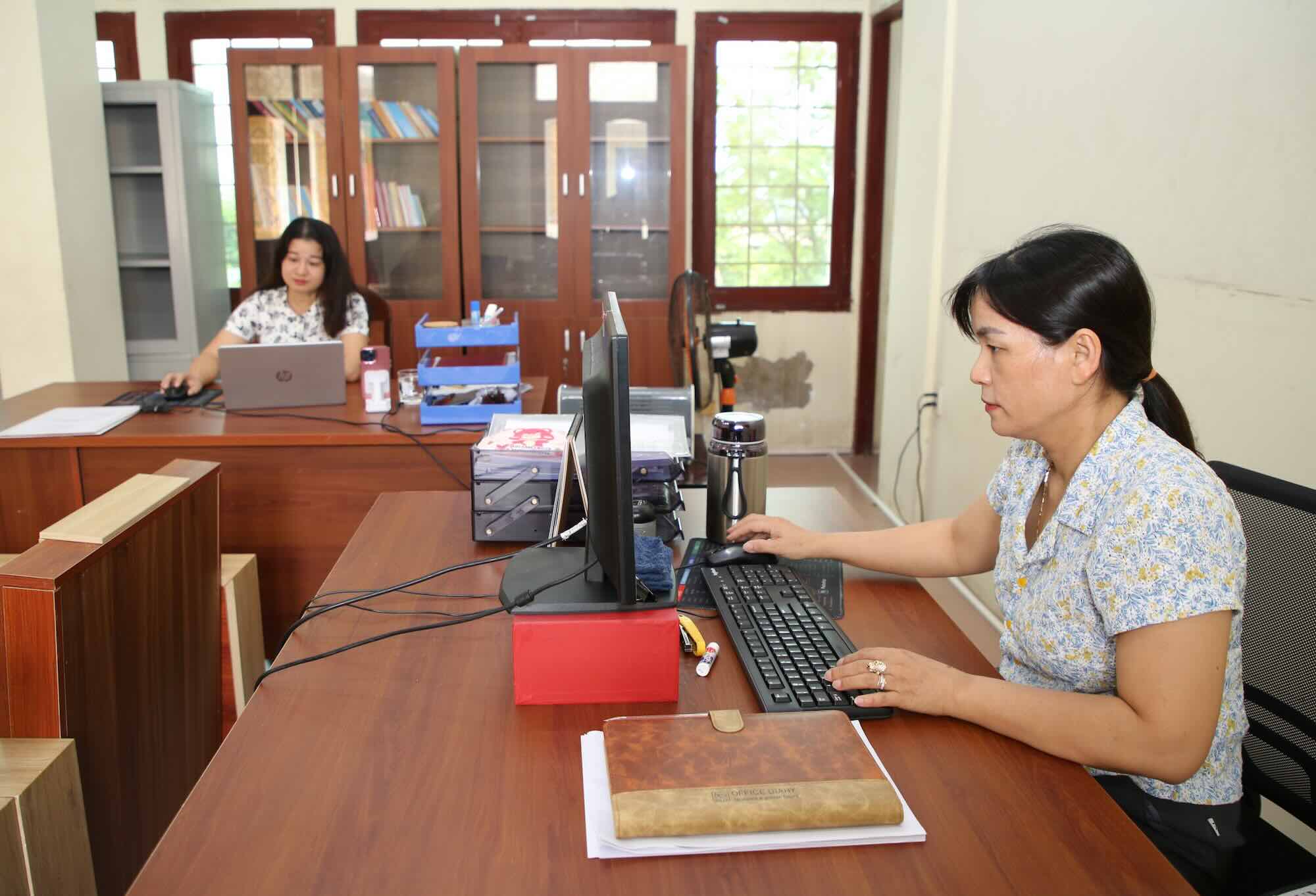 꽝찌 옛 간부는 집에서 멀리 떨어진 곳에서 일했지만 통합 후 업무에 착수했습니다. 사진: Cong Sang