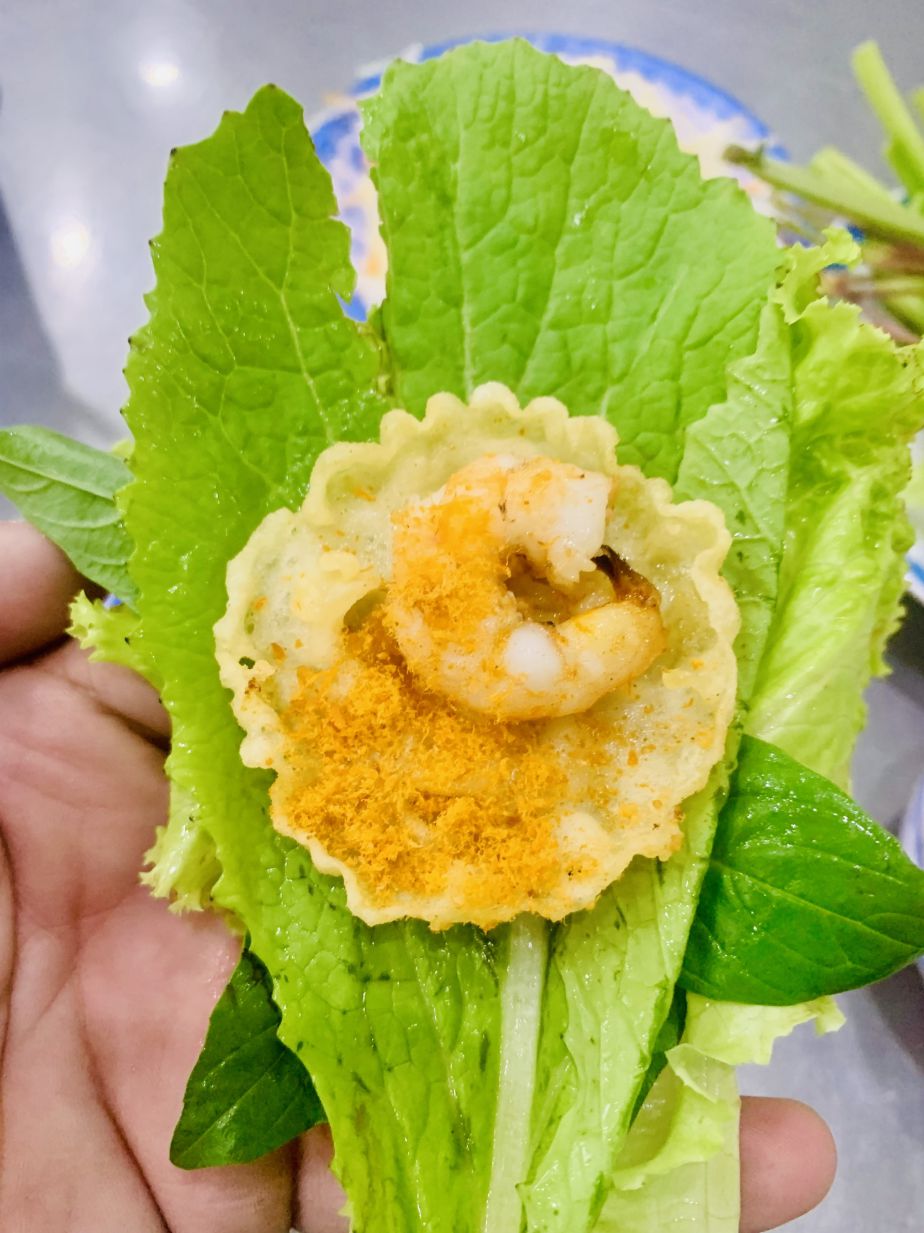 Vung Tau's hot pot cake attracts tourists. Photo: An Le