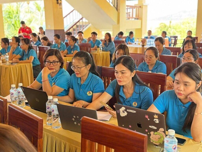 Tập huấn nghiệp vụ cho cán bộ công đoàn cơ sở