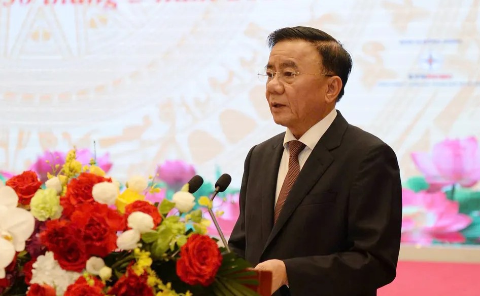 Conclusion 174-KL/TW signed by the Standing Committee of the Secretariat Tran Cam Tu stated the study and guidance on resolving the regime and policies for full-time trade union officials under the contract regime affected by the arrangement. Photo: Tran Vuong