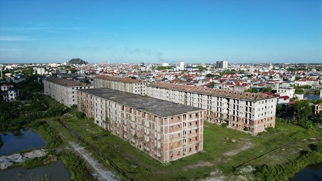 After more than 10 years of abandonment, part of the Concentrated Student hostel project in Ninh Binh has been converted into public housing to avoid waste. Photo: Dieu Anh