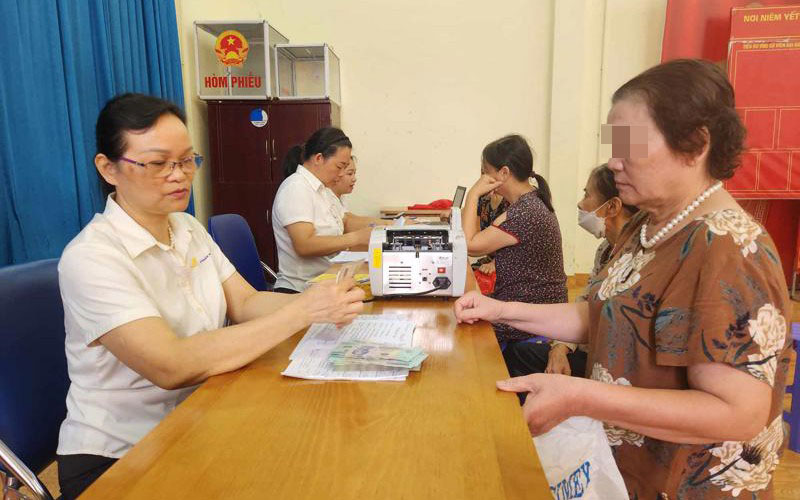 연금이 없는 75세 이상은 2025년 7월 1일부터 사회 연금 수당을 받을 수 있습니다. 사진: Hanoi.gov.vn