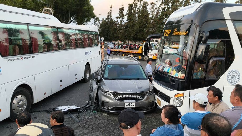 연쇄 추돌 사고 현장. 사진: Lam Hong