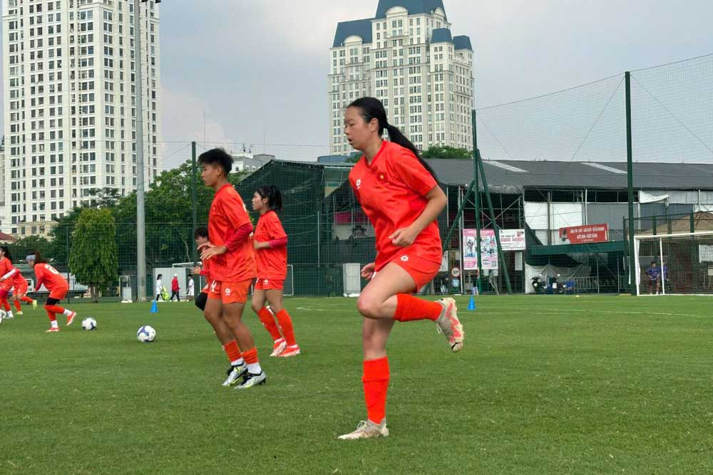 베트남계 외국인 공격수 린다 팜 U20 베트남 대표팀에 도전할 기회 부여. 사진: VFF