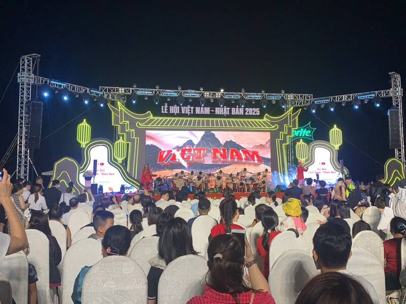 Toan canh le khai mac. Anh: Phuong Thao