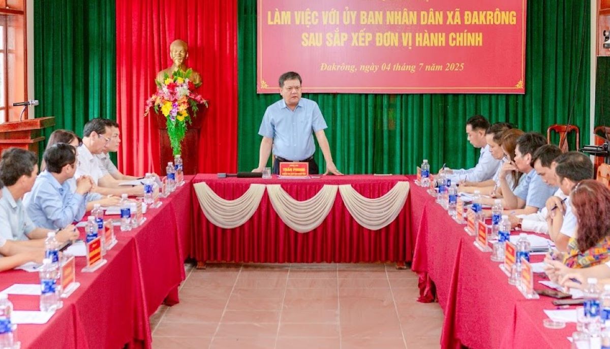 Chu tich UBND tinh Quang Tri Tran Phong khang dinh se uu tien nguon luc cho cac xa mien nui kho khan nhu Dakrong. Anh: Hung Tho