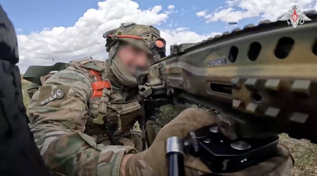 러시아 군인이 사용하는 RPL-20 기관총. 사진: 러시아 국방부