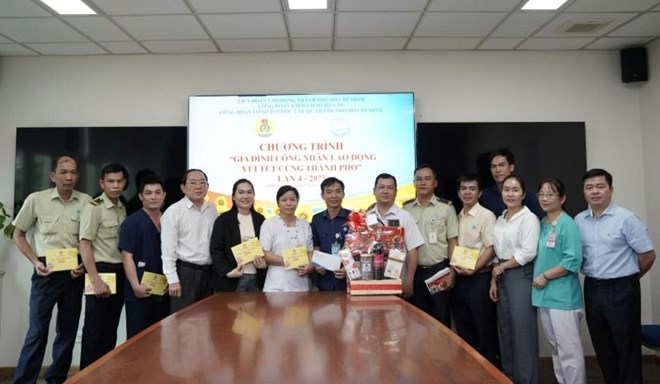 Chăm lo gần 750 triệu đồng cho đoàn viên công đoàn