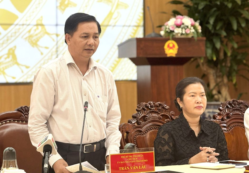 Chu tich UBND TP Can Tho Tran Van Lau phat bieu chi dao tai cuoc hop. Anh: Phuong Anh