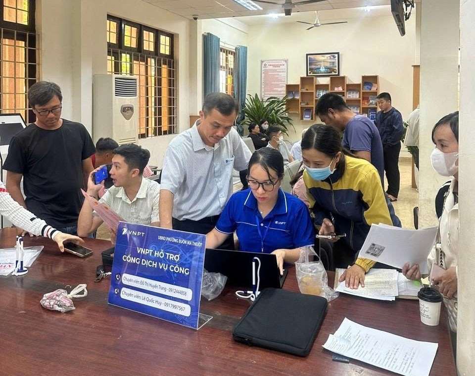 The internet transmission system in remote areas in Dak Lak province has stabilized. Photo: Bao Trung