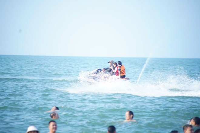 La puerta del horno esta despejada con una moto para acosar a los turistas en el mar. Foto: Duy Chuong