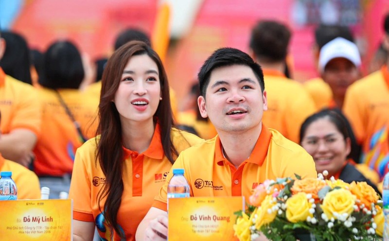 Miss Do My Linh and her husband at a family event. Photo: Hanoi FC