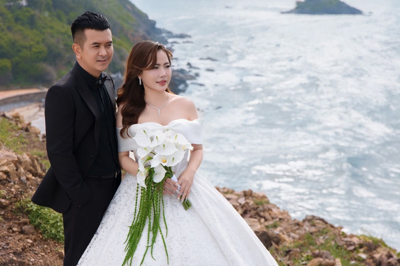 Hung Thuan and his wife. Photo: Provided by the artist.