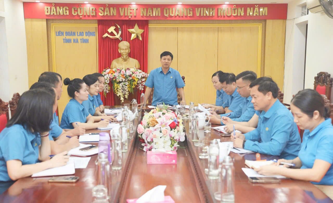 La conference vise a mettre en œuvre et a unifier les contenus importants sur l'organisation de l'appareil ainsi que les activites cles dans les temps a venir. Photo : Syndicat de Ha Tinh