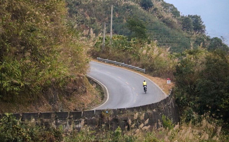 Lang Son voters propose upgrading National Highway 279 to a highway. Photo: Gia Bach