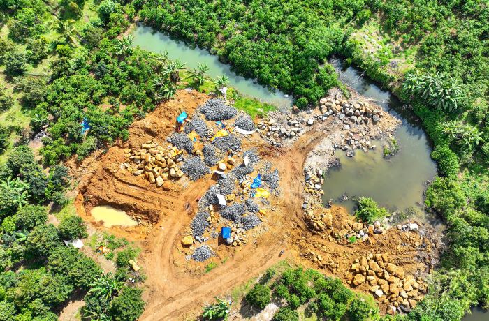 違法採石事件の現場。写真:Lam Hong