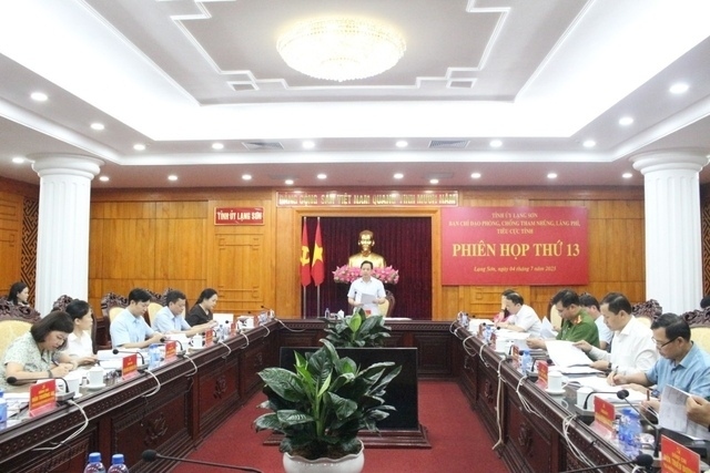 Le Comite de pilotage de la prevention et de la lutte contre la corruption le gaspillage et la negativite de la province de Lang Son organise sa 13e session. Photo : Hoang Nhu