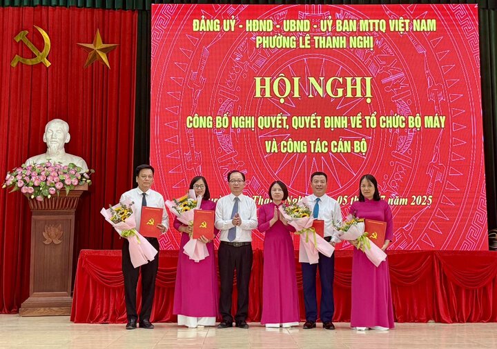 ハイフォン市レ・タイン・ニャット区は、合併後の組織機構の完全化を完了しました。写真:レ・タイン・ニャット区