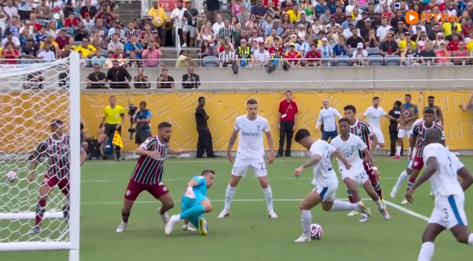 플루미넨세는 2025 FIFA 클럽 월드컵 8강에서 알 힐랄을 2-1로 꺾었습니다. FPT Play 비디오에서 캡처한 사진