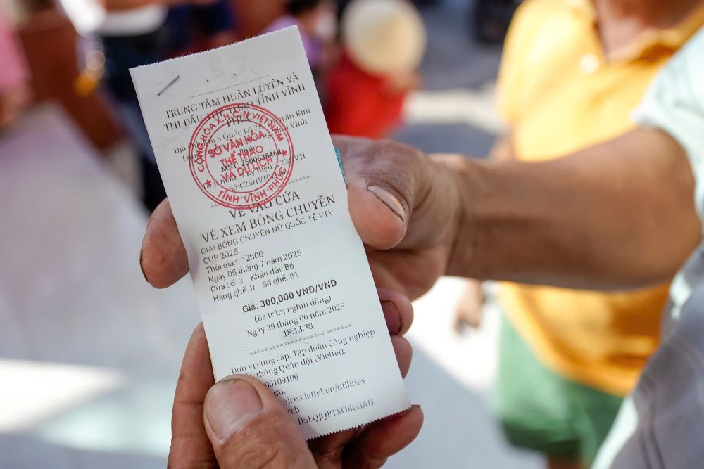 VTVカップ2025決勝戦のチケットは、引き続き仲介業者によって元の価格よりも何度も高く販売されています。写真:タイ・カ