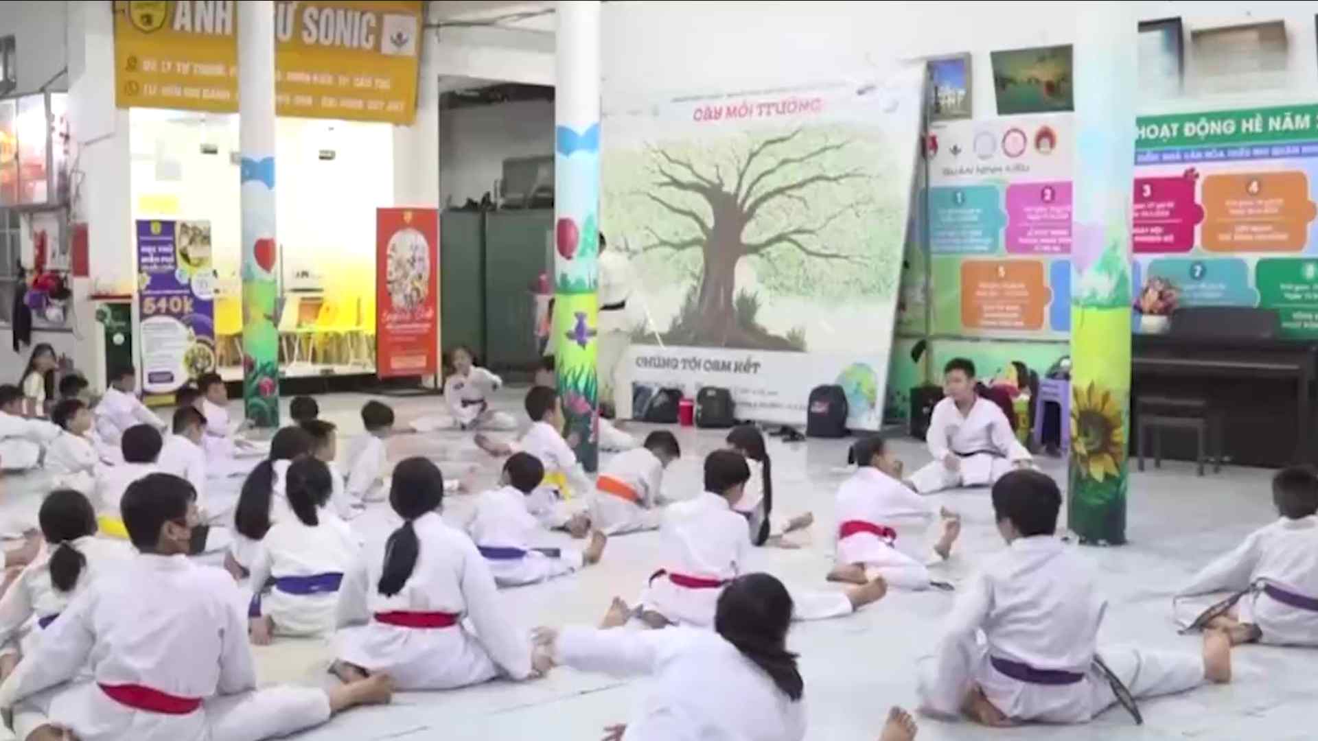 올바른 여름 캠프를 선택하면 자녀가 안전하게 경험하고 건강한 환경에서 배우고 성장할 수 있습니다. 사진: 뚜언 민