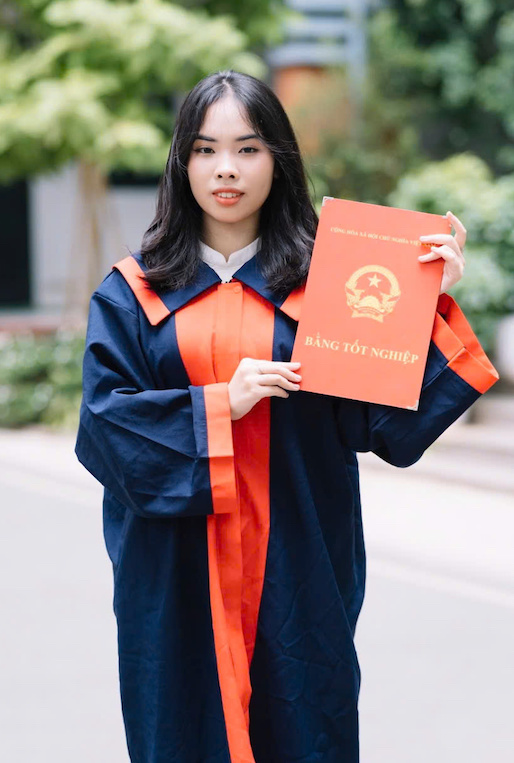 Be Ngoc Thuy Nhi, lop 9A5, Truong THCS Van Ho, Hai Ba Trung, la thu khoa ky thi vao 10 tai Ha Noi nam nay voi 29,25 diem. Anh Nhan vat cung cap