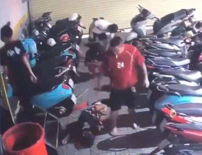 The man assaulted a teenager at an Internet cafe in Tan Thoi Hiep Street, Ho Chi Minh City. Photo: Anh Minh