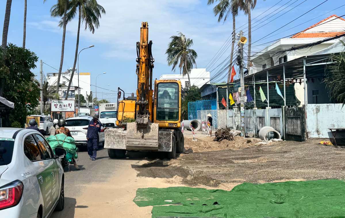 Them mot vi tri thi cong duong Nguyen Dinh Chieu, cach nga tu un tac khoang 1 km. Anh: Duy Tuan