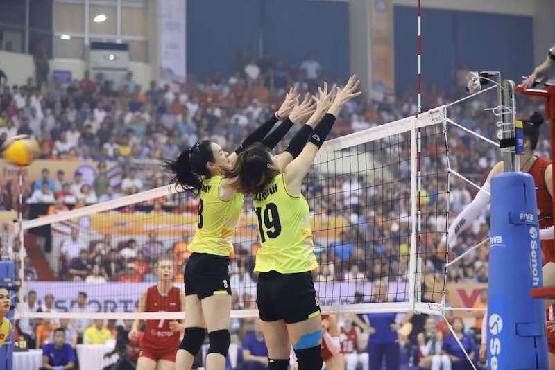 Hai doi tung cham tran nhau o chung ket VTV Cup 2024. Anh: Hoang Hue